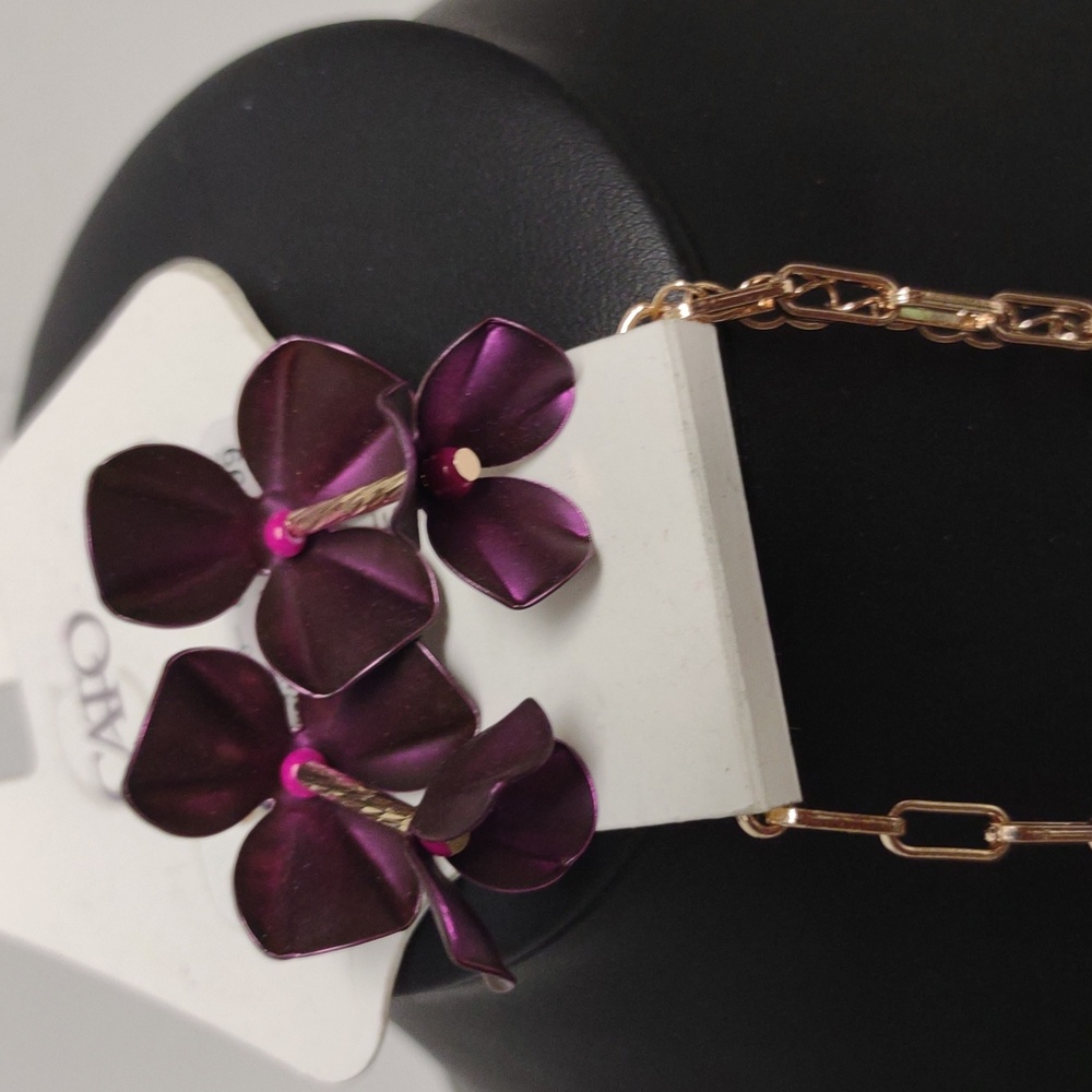 Gorgeous Purple Plumeria Looking Floral Beaded Necklace Set - Picture 5 of 5